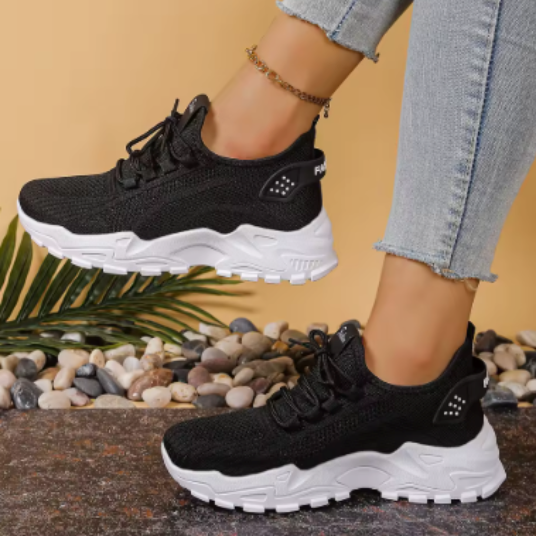 Black / 11.5 (USA Women's Size)
