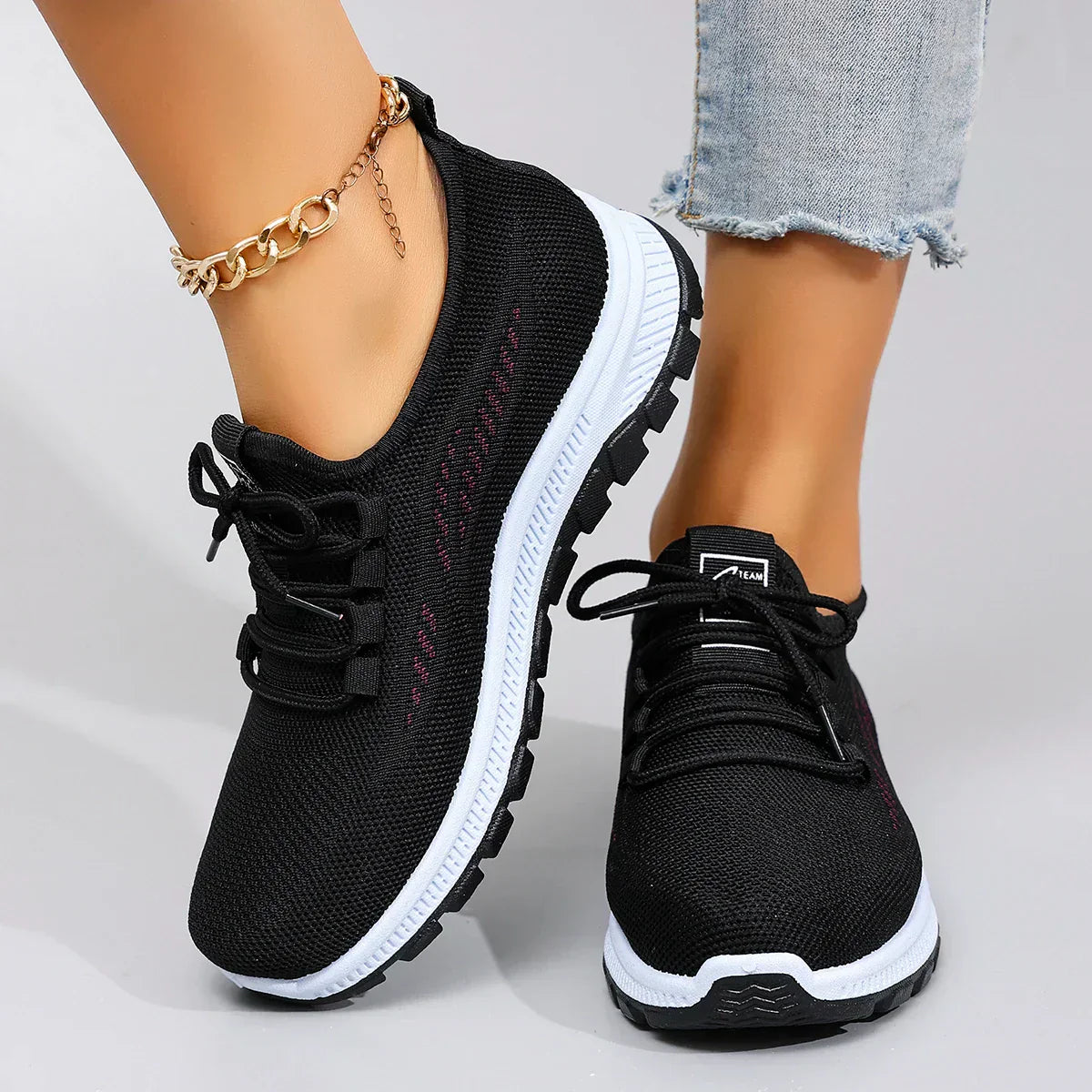 Black / 11.5 (USA Women's Size)